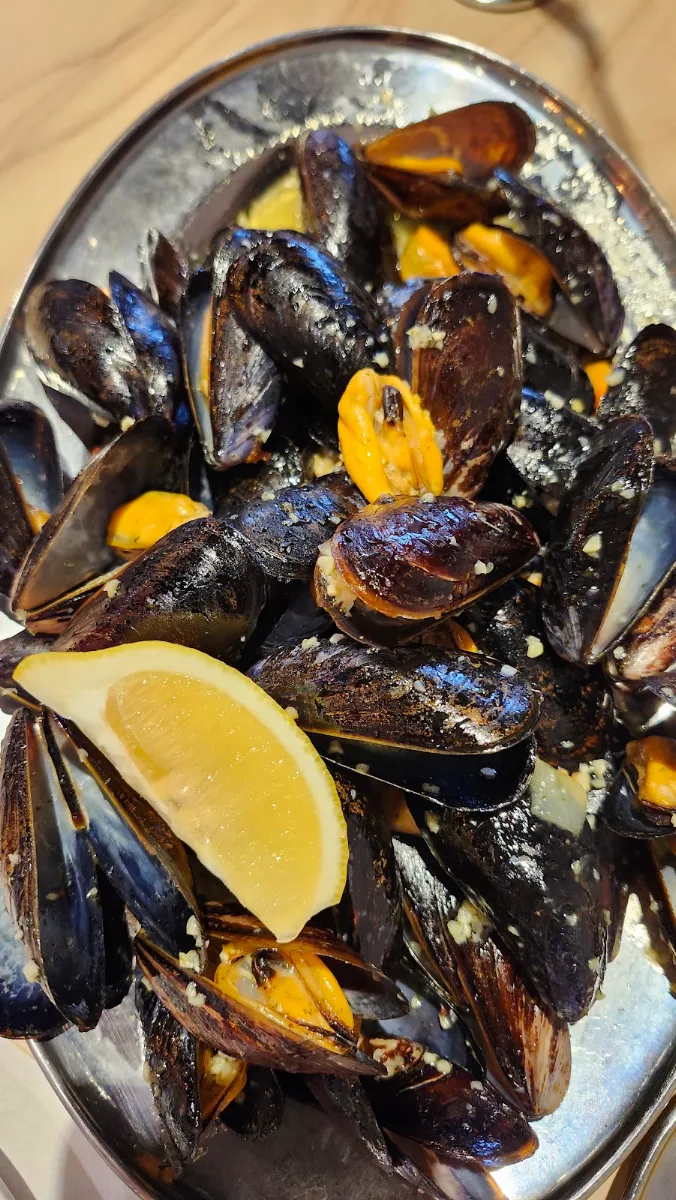 Mussels with Garlic Sauce