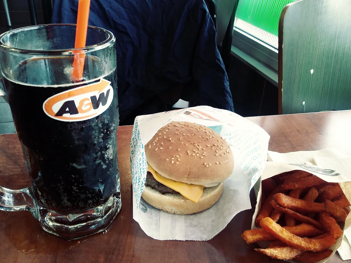 Cheeseburger and Sweet Potato Fries