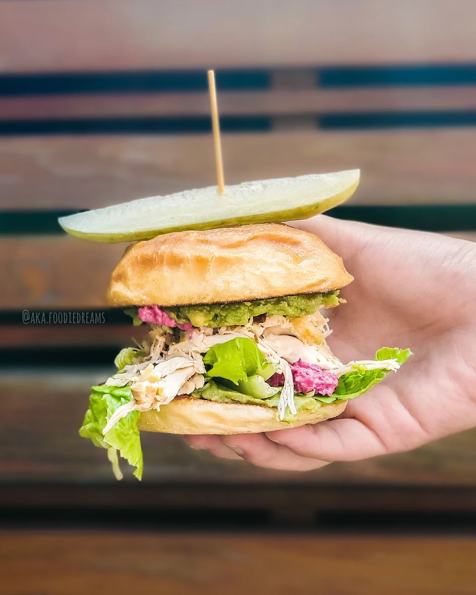 Pulled Chicken Sammy