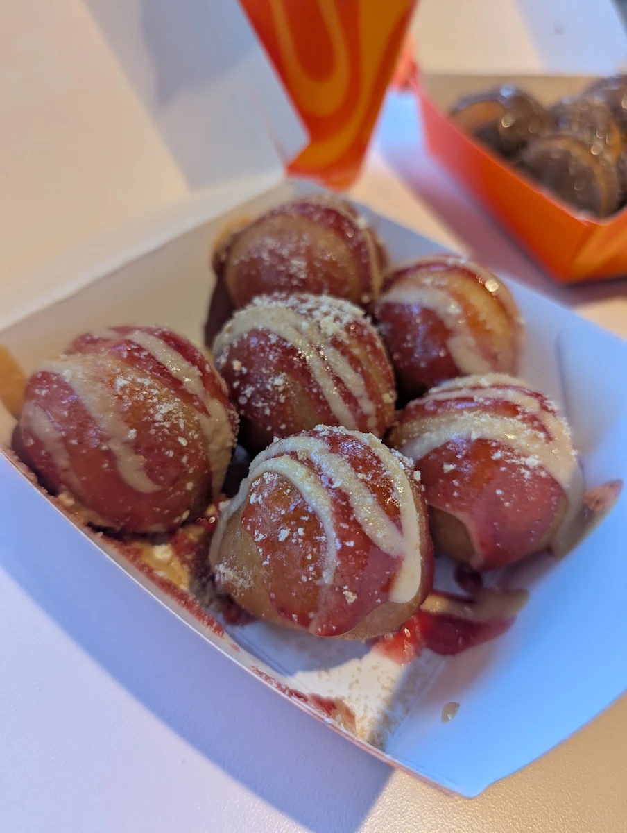 Strawberry Cheesecake Puffs
