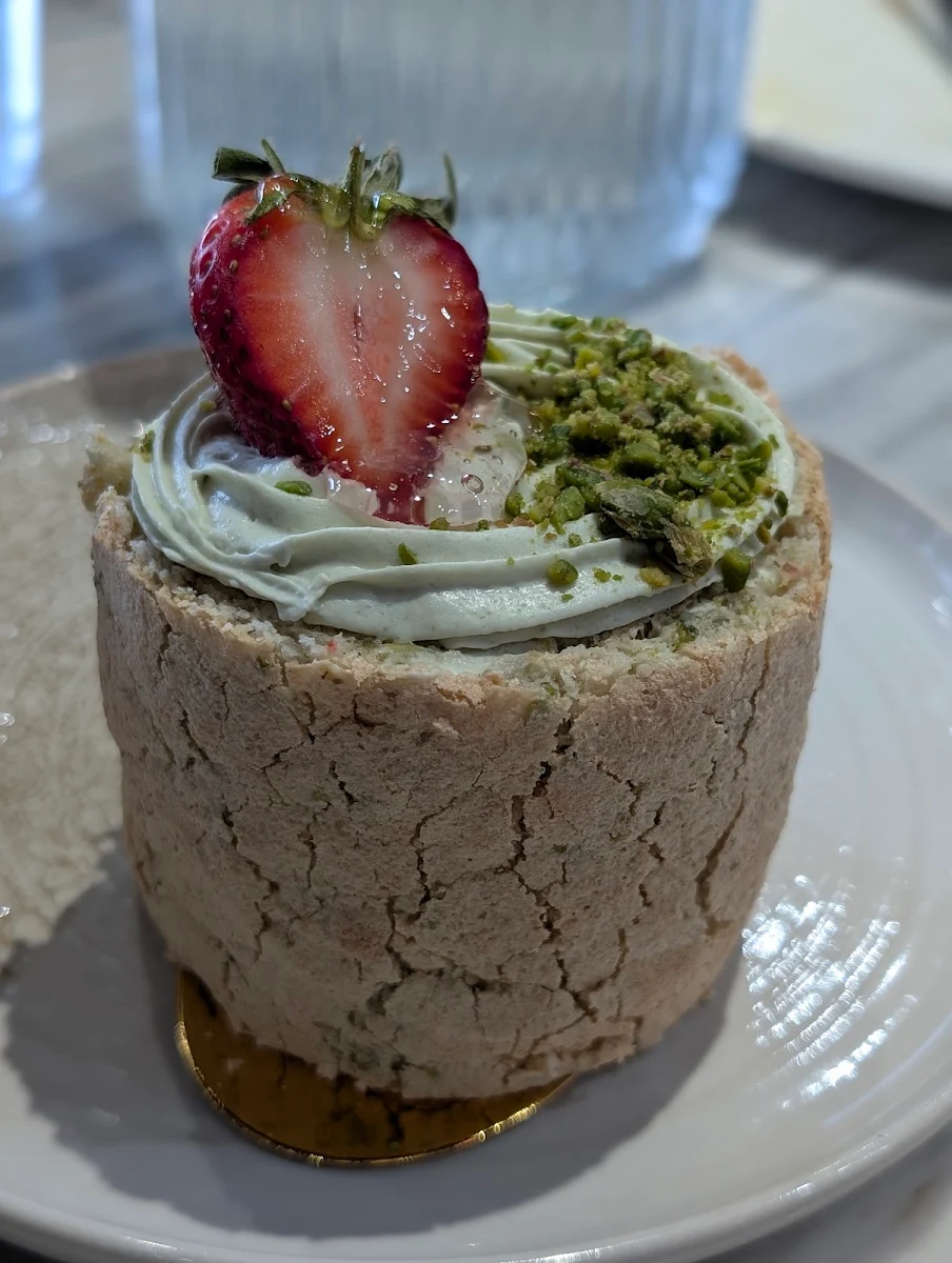 Pistachio Cream Cake