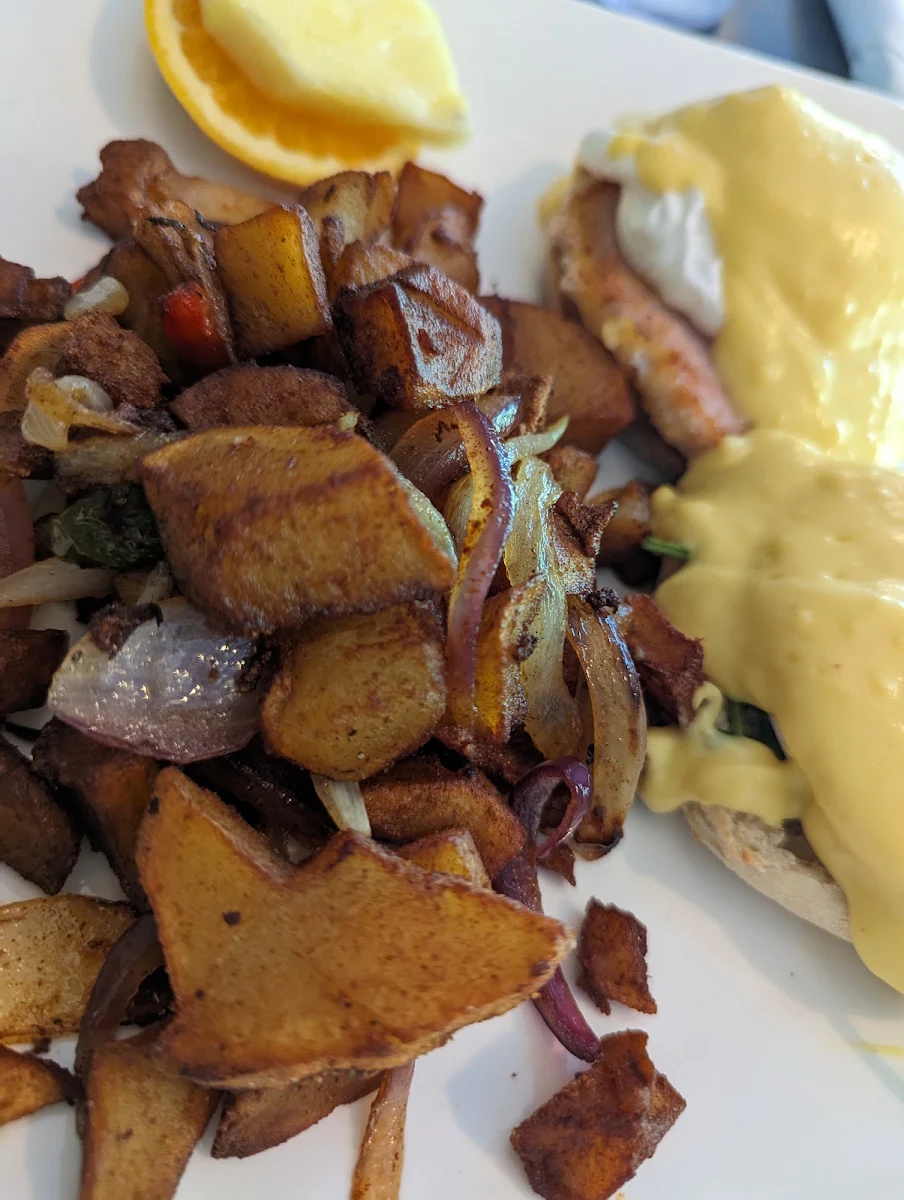Eggs Benedict with Home Fries