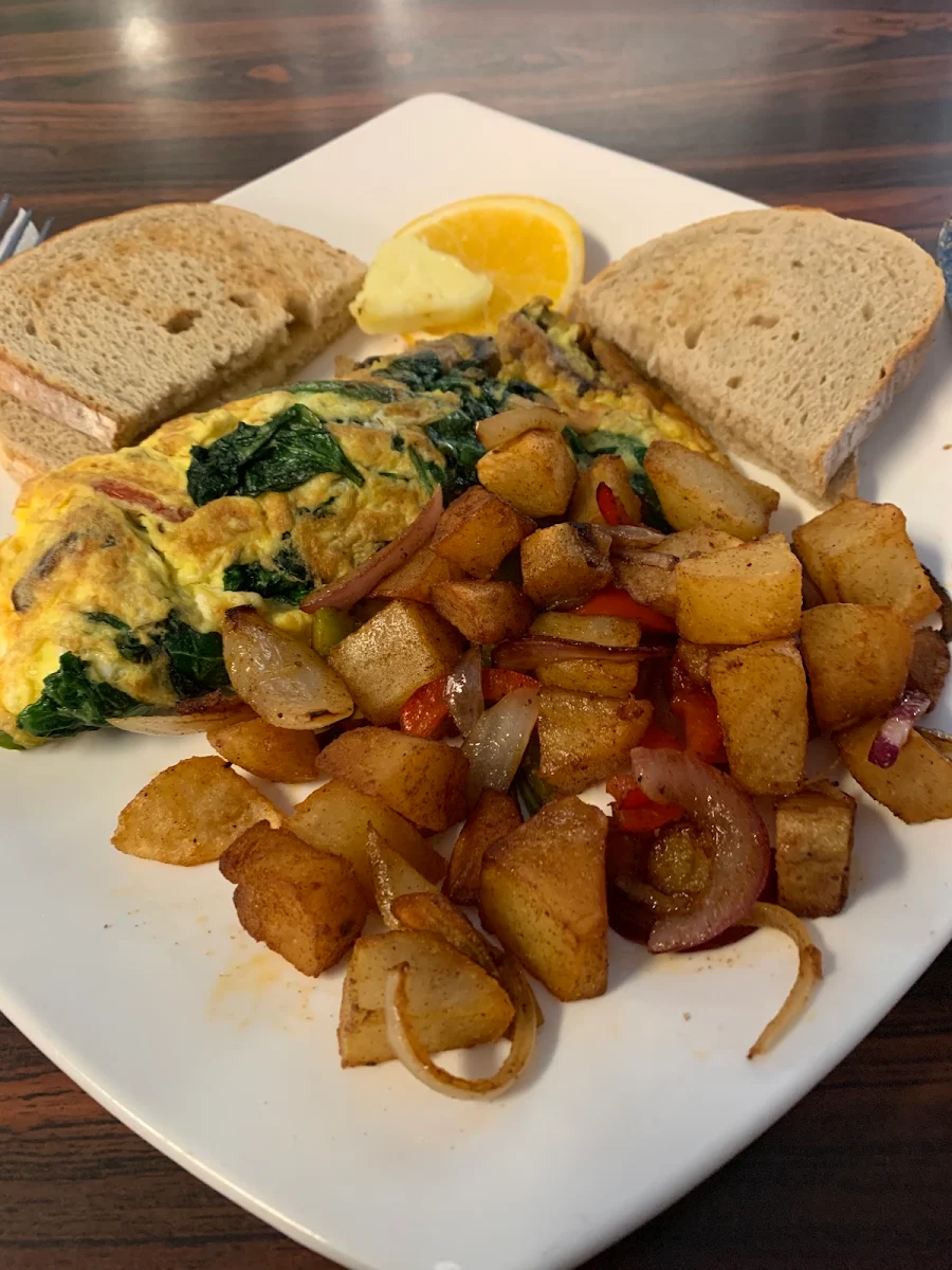 Veggie Omelette with Home Fries and Rye