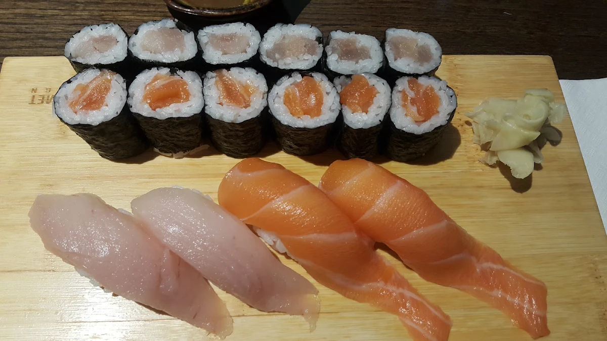 Tuna and Salmon Roll Combo