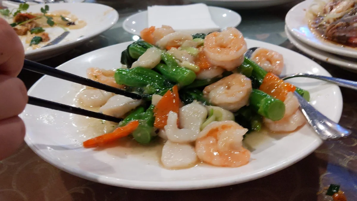 Pan Fried Prawn & Scallop with Chinese Broccoli