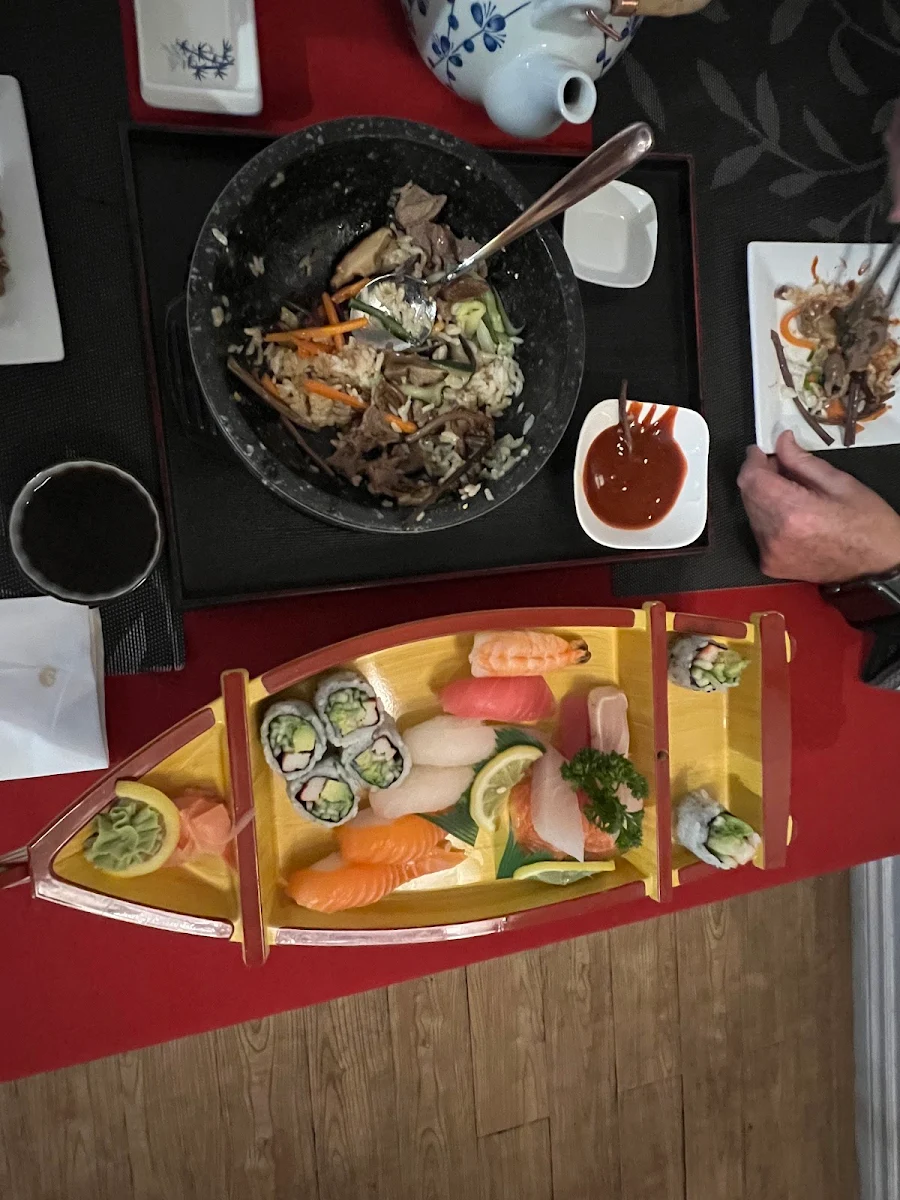 Mekugea Sushi Boat