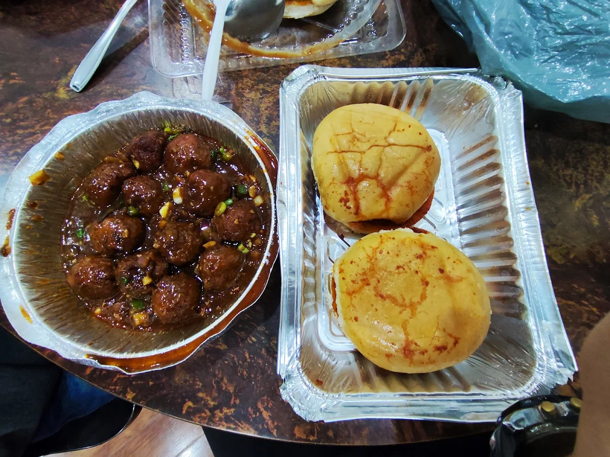 Manchurian Dry and Vada Pav