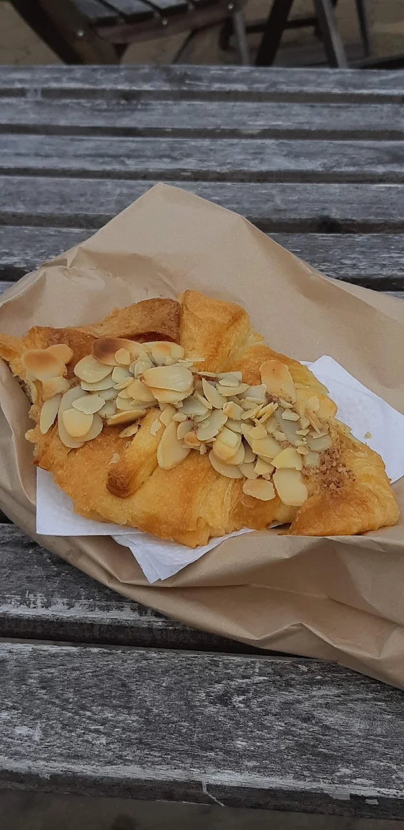 Croissant Aux Amandes