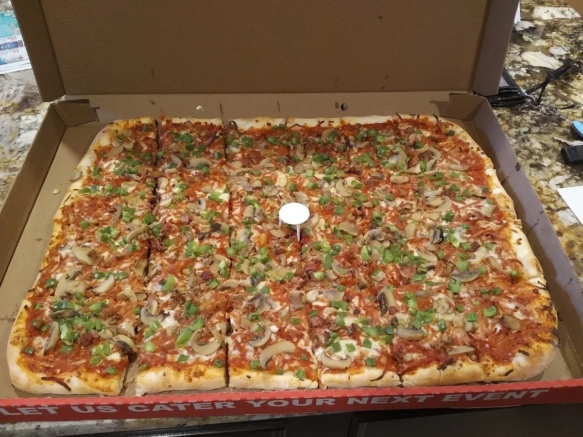 Queen Pizza Pepperoni Bacon Mushrooms Green Pepper