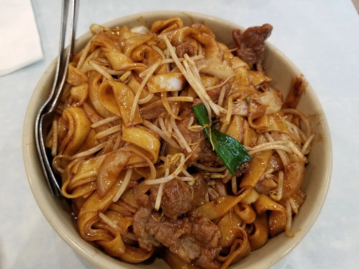Stir-Fried Rice Noodles with Beef Slices