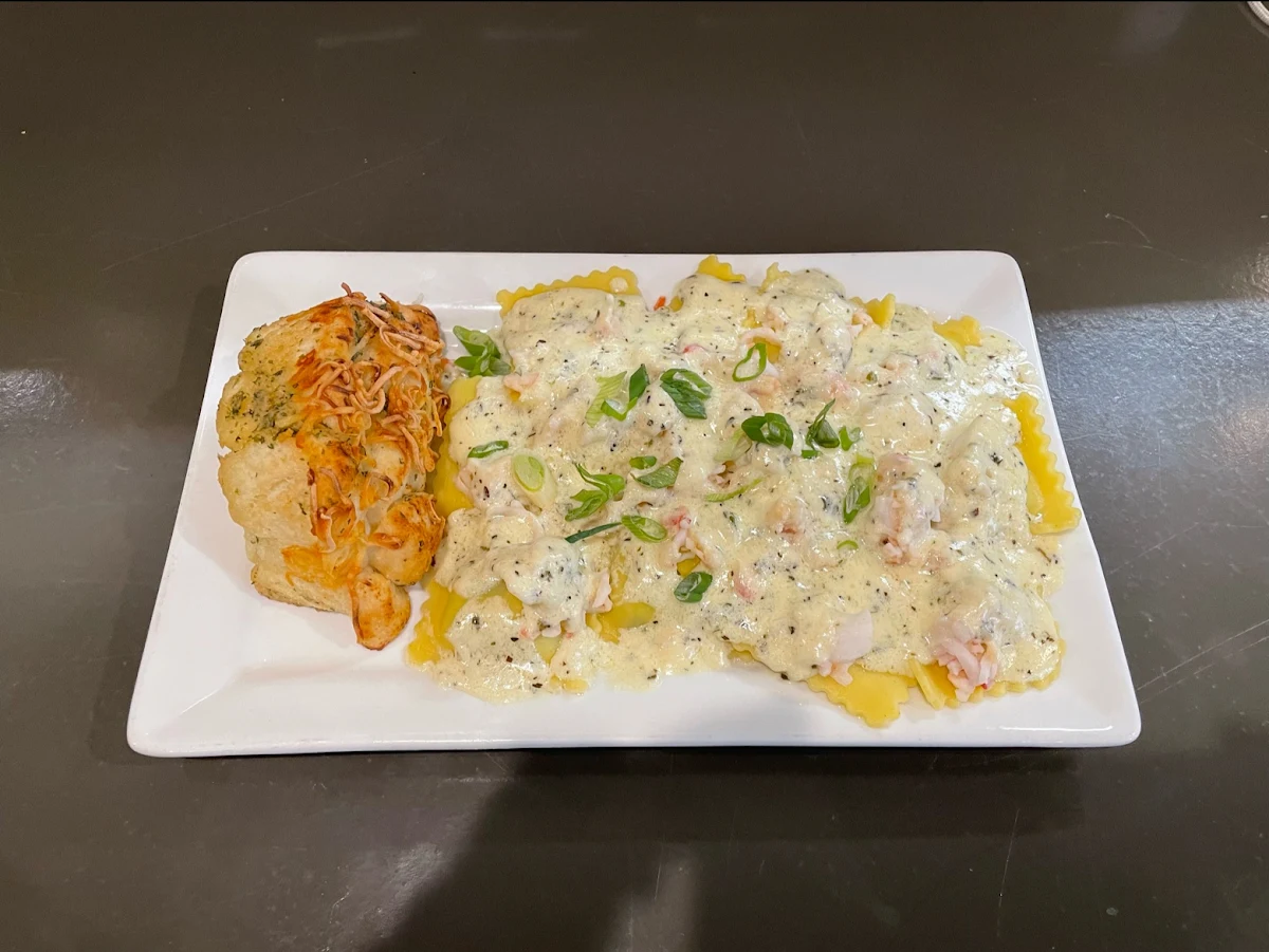 4 Cheese Spinach Ravioli with Lobster and Garlic Knots