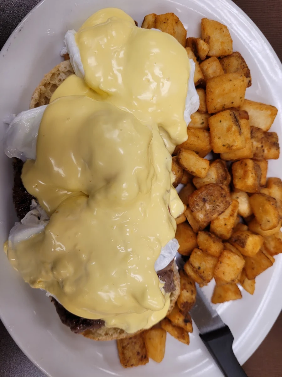 Eggs Benedict on Steak