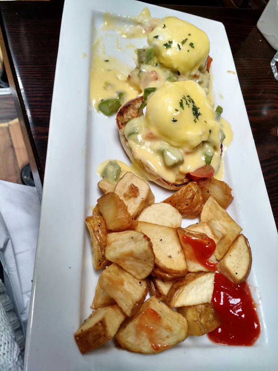 Avocado Eggs Benedict a Home Fries