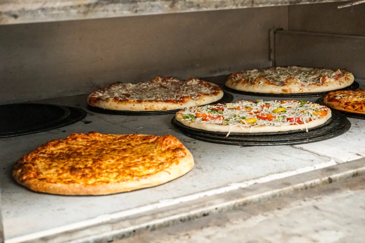 Highlights, Mike's Pizza and Subs