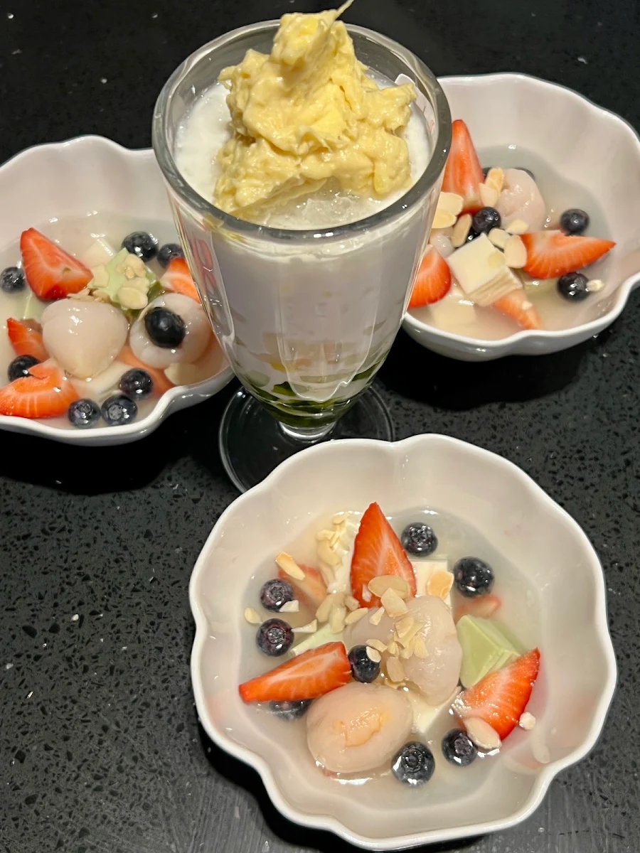 Vietnamese Signature Pudding with Lychee & Fruit Chè Khúc Bạch