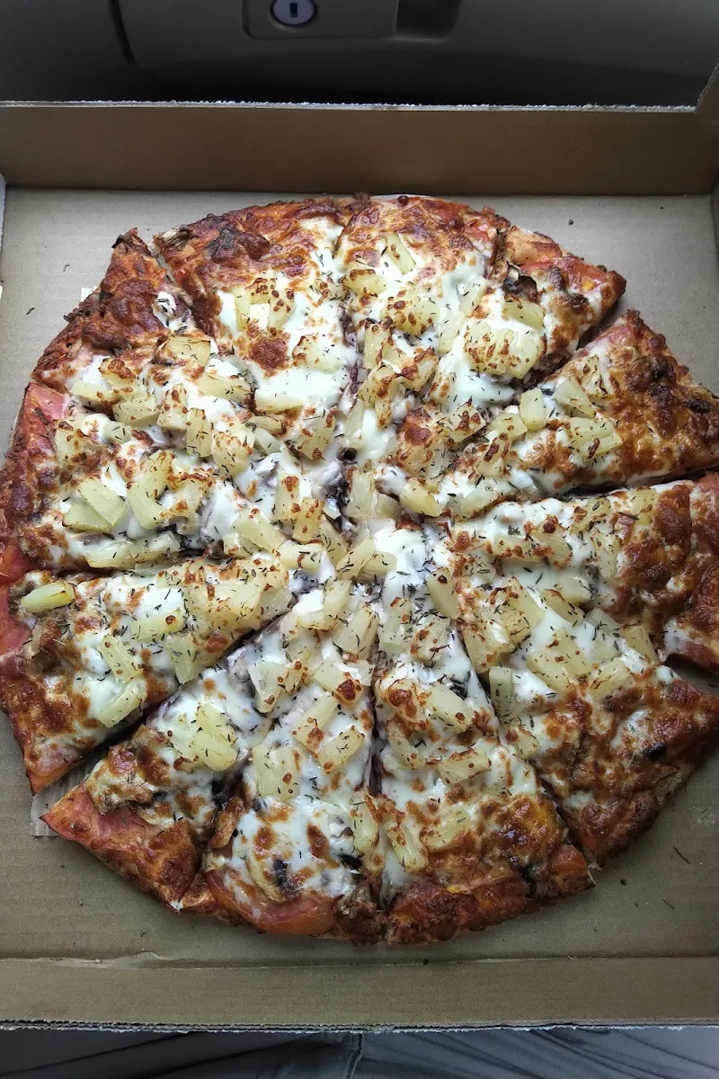 Mushroom Pizza with Pineapple