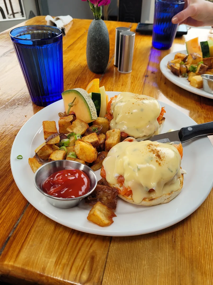 Smoked Salmon Eggs Benedict