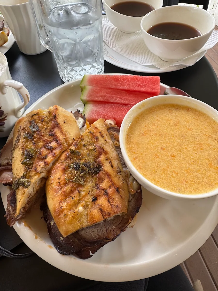 Highlights, Leonardo’s Coffee and Sandwich House