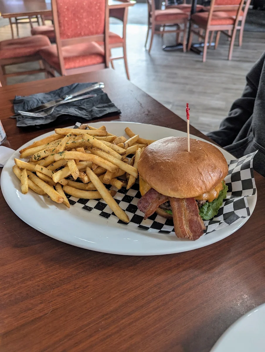 Highlights, The Crow's Nest Lounge