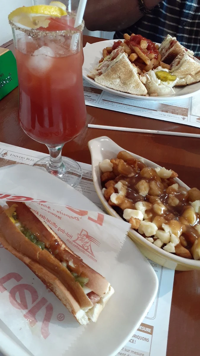 Poutine Et Hot Dog
