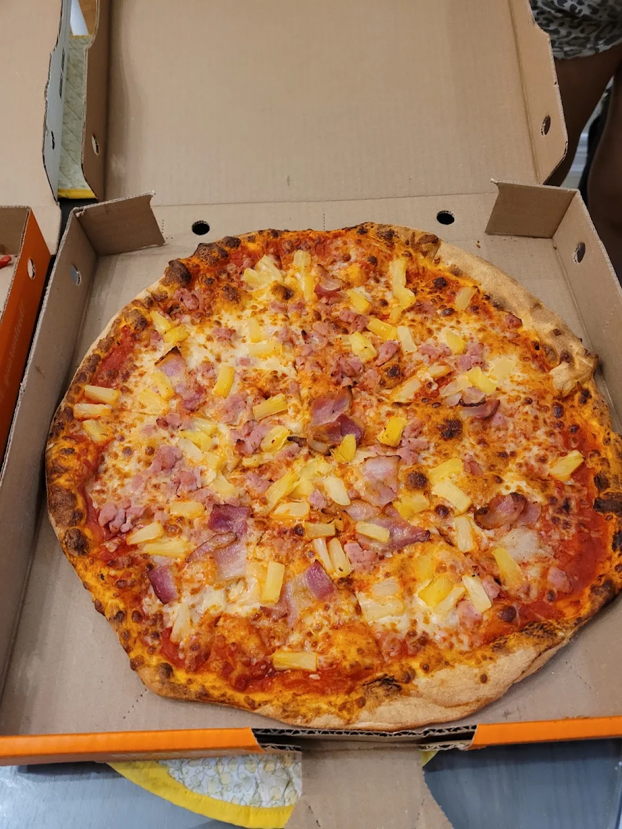 Tropical Hawaiian Pizza