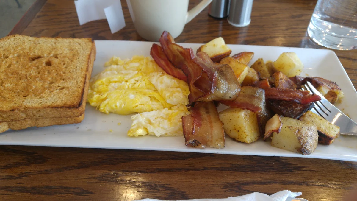 Veggie Omelette with Hash Browns and Toast
