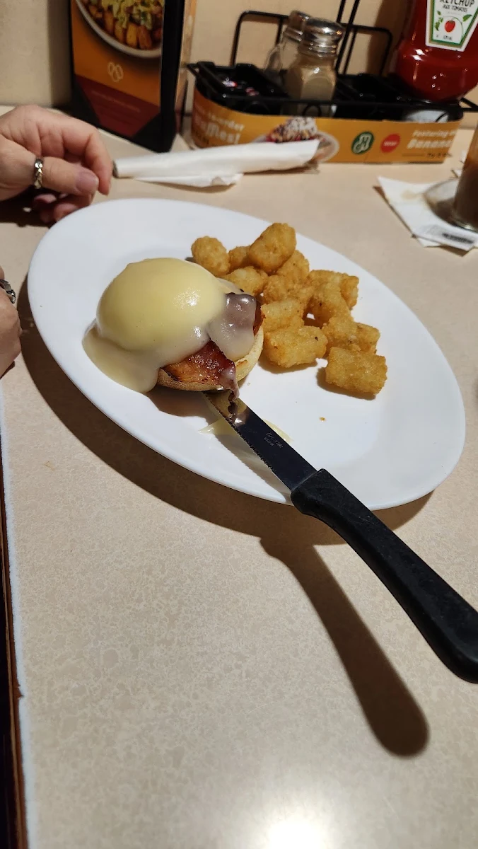 Benedict, Humpty's Big Plate Diner - Saskatoon