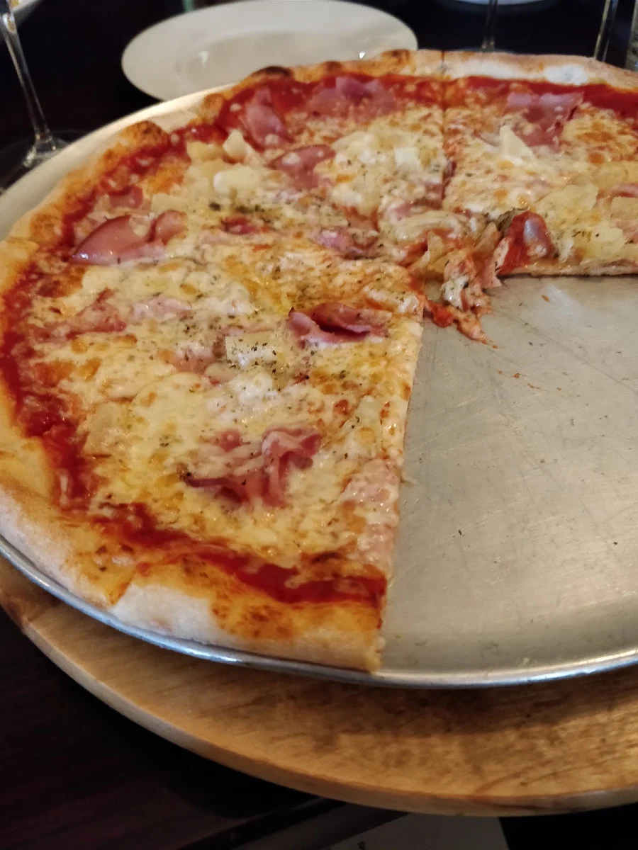 Al Prosciutto Pizza