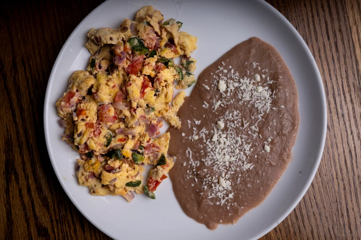 Amanecer del Pueblo Huevos A la Mexicana