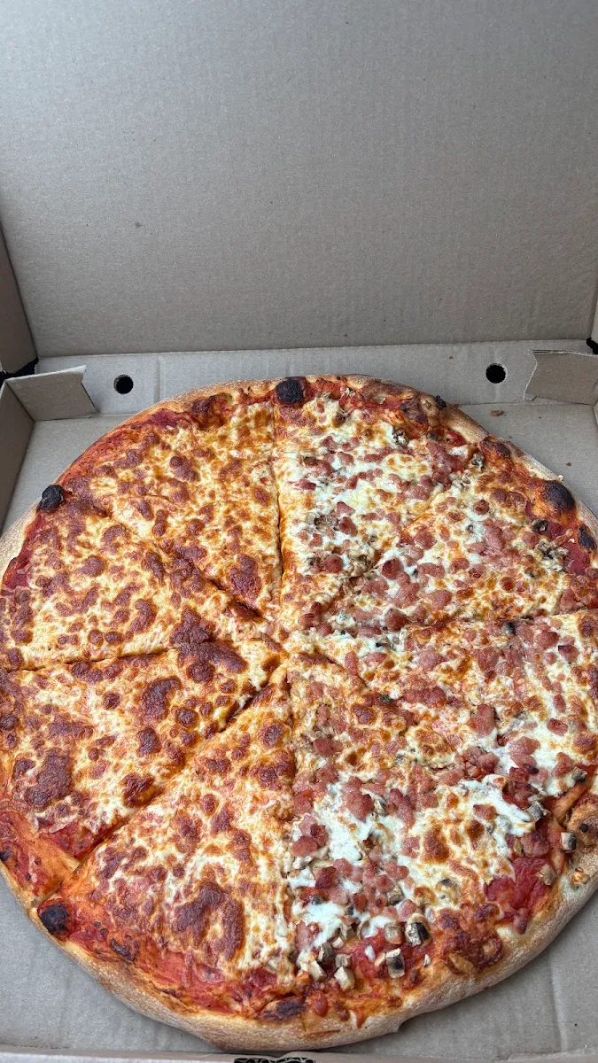 Half Bacon Mushroom Pizza