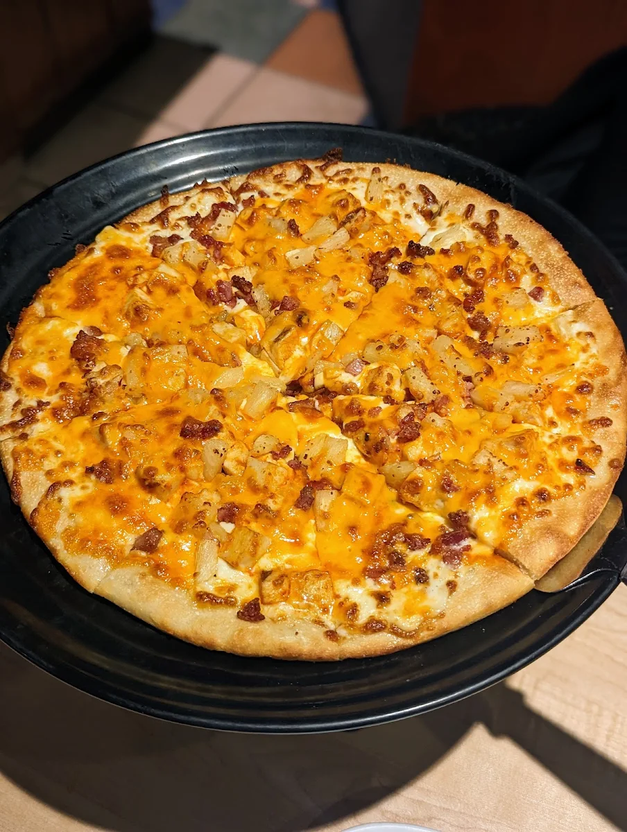 Spicy Chicken Tropical Pizza