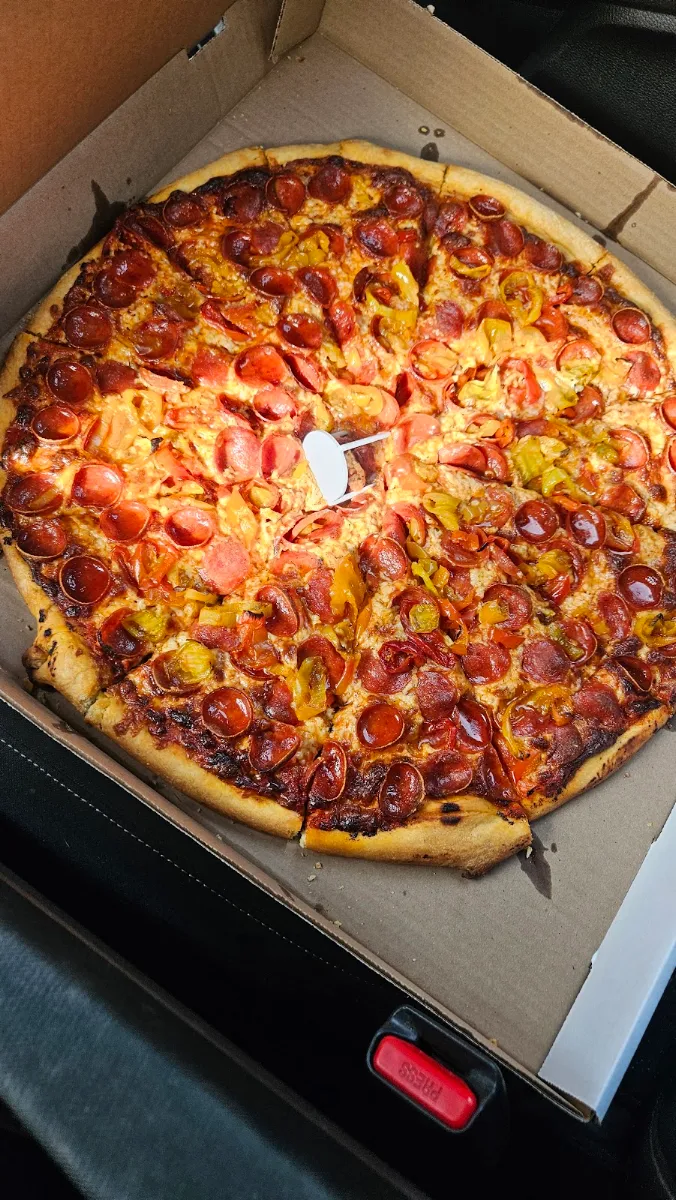 Highlights, LEW’S pizza+wings+things
