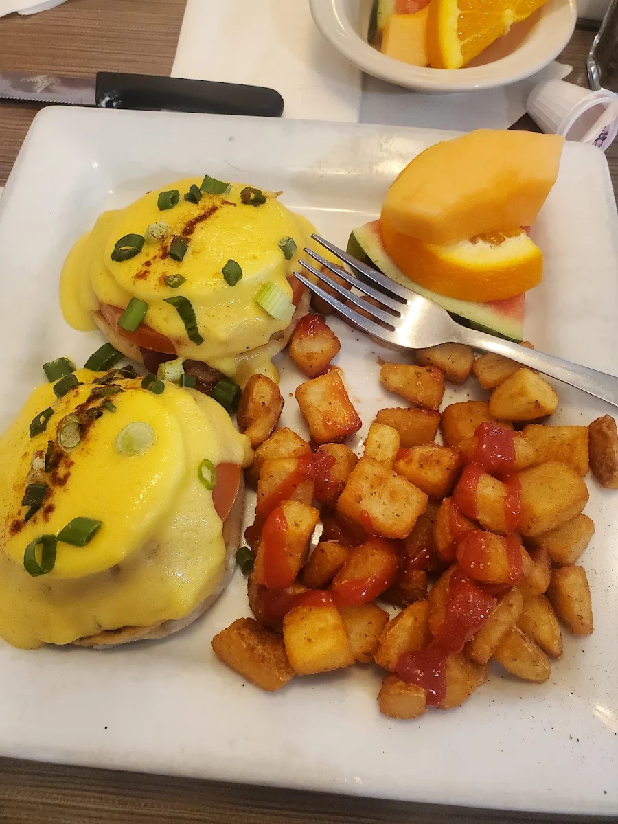 Morning Crown Eggs Benedict