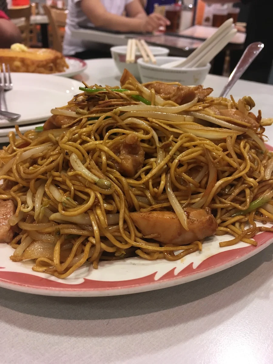 Soy Sauce Rice Noodle with Sliced Beef