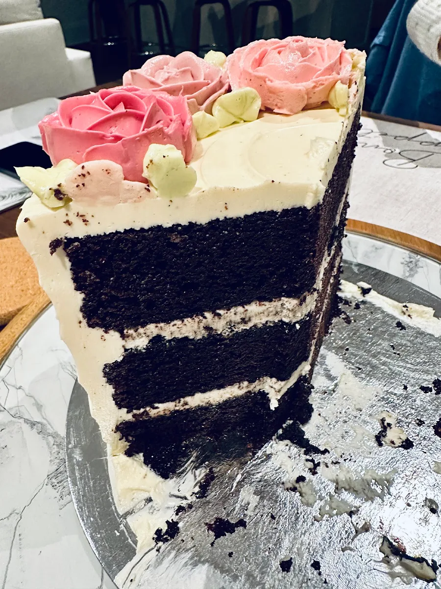 Cookies & Cream Chocolate Cake