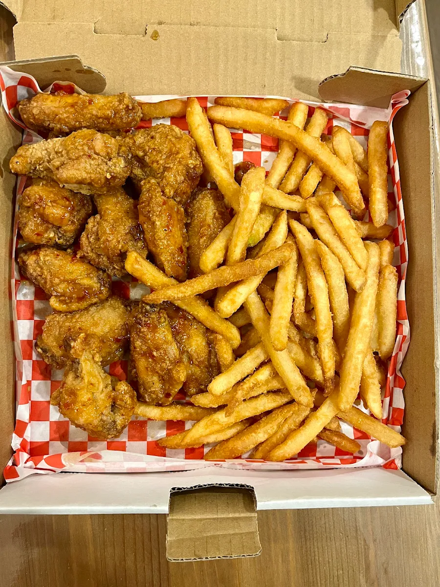 6 Chicken Wings Combo Fries