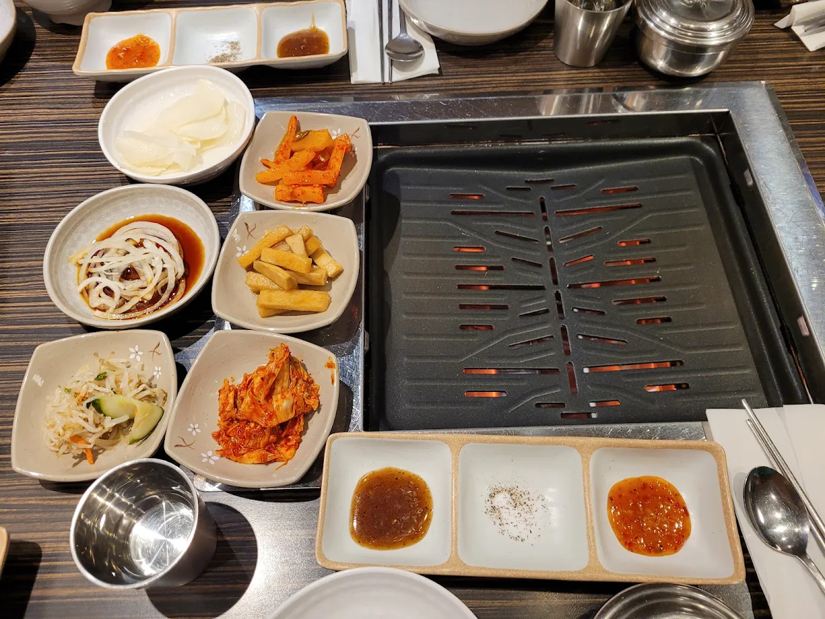 Thin Pork Belly Thin Beef Ttoekbokki Hand Cut Noodles in Chicken Soup
