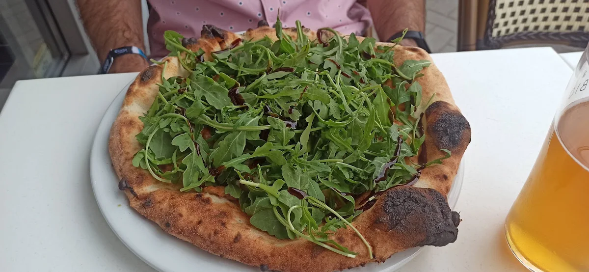 Figs and Arugula Pizza