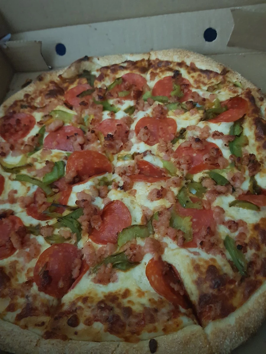 Medium Pepperoni Bacon and Green Pepper Pizza