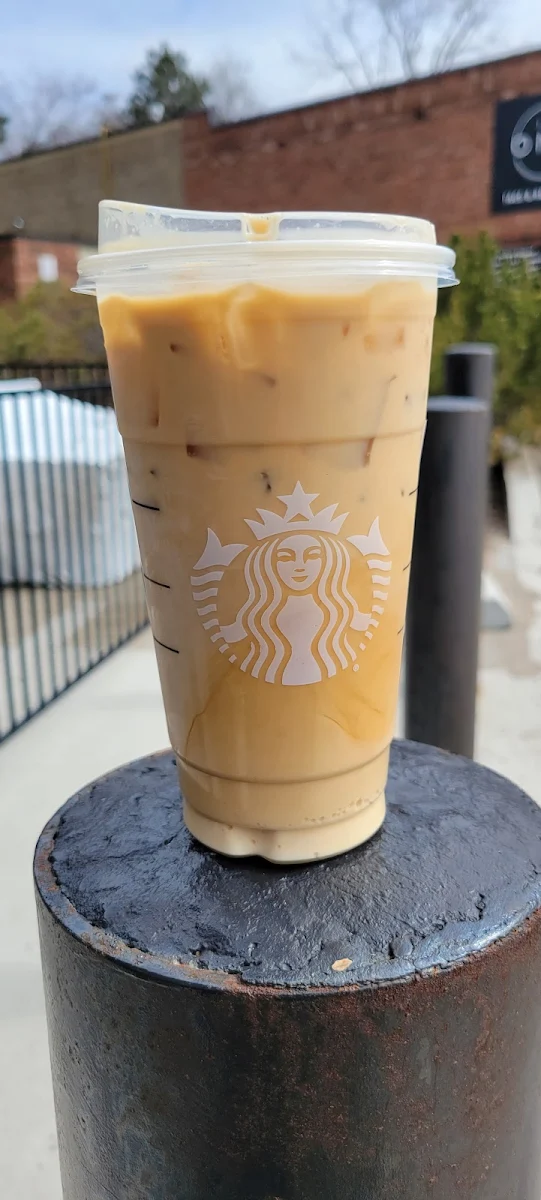 Iced Starbucks Blonde Vanilla Latte