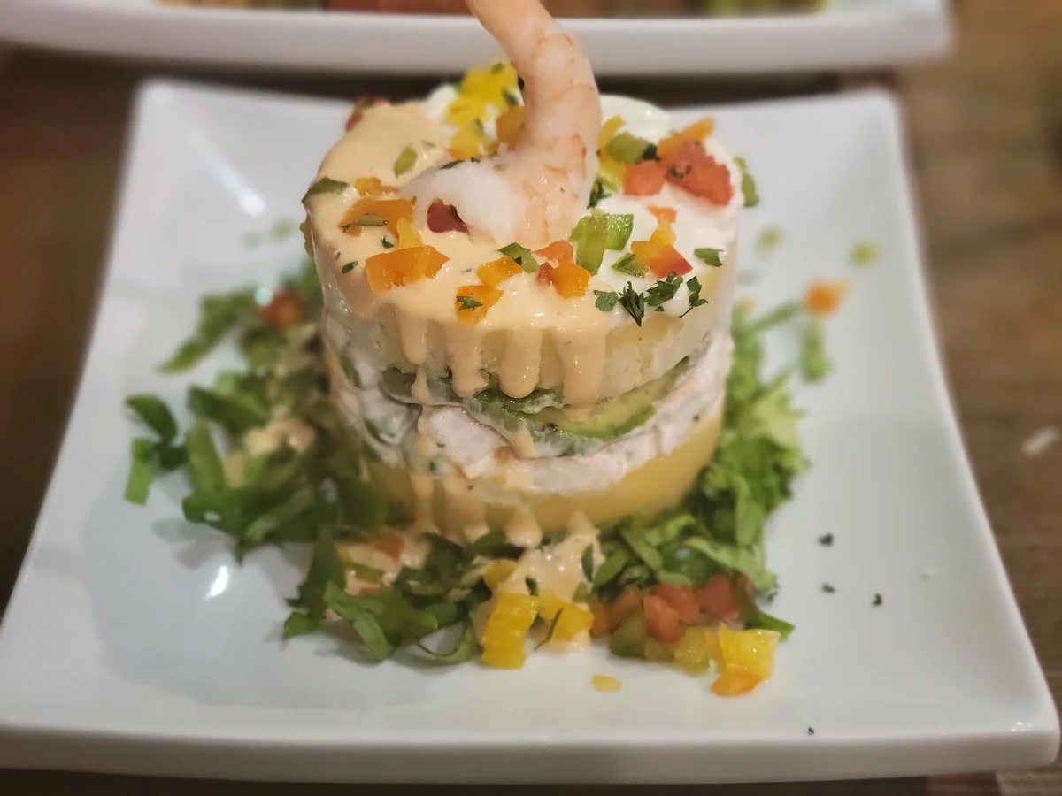 Causa Rellena de Pollo Atun Vegetables Camarones