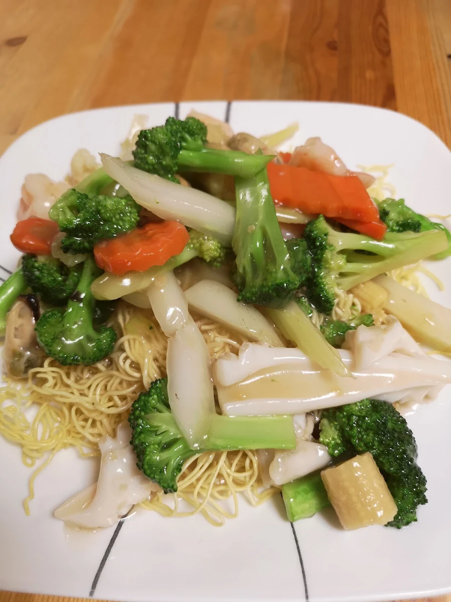 Deluxe Cantonese Chow Mein
