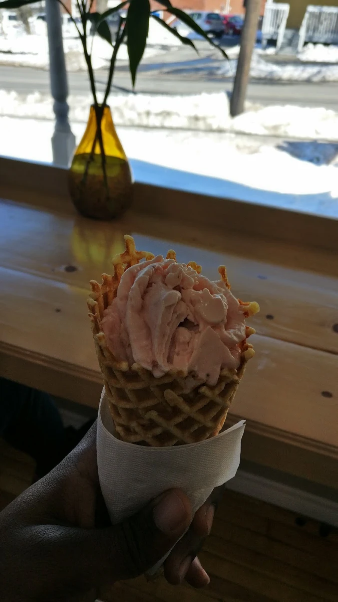 Strawberry Ice Cream with Cheesecake