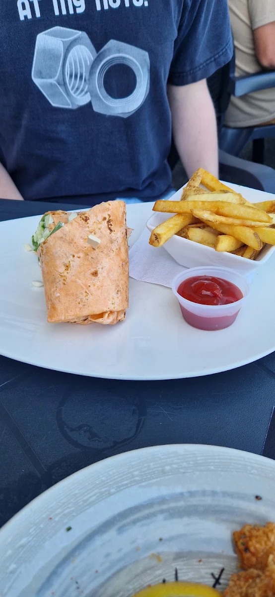 Quay West Club Wrap