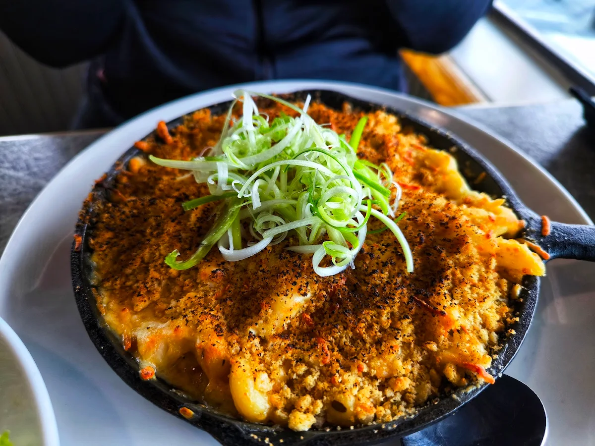 Quay West Seafood Mac & Cheese Skillet