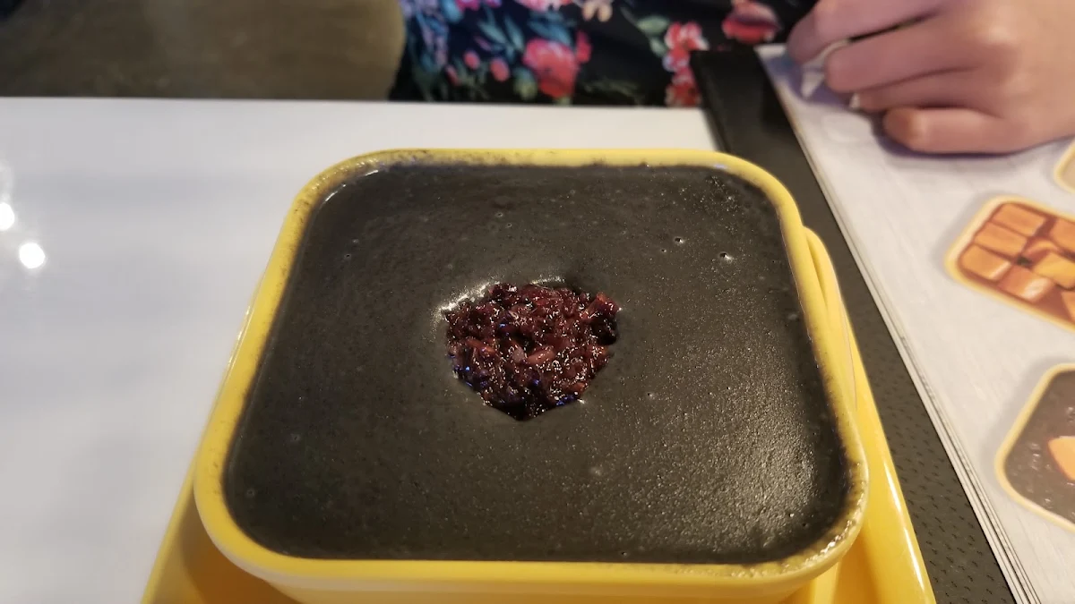 Gluten Rice Ball with Black Sesame Pudding