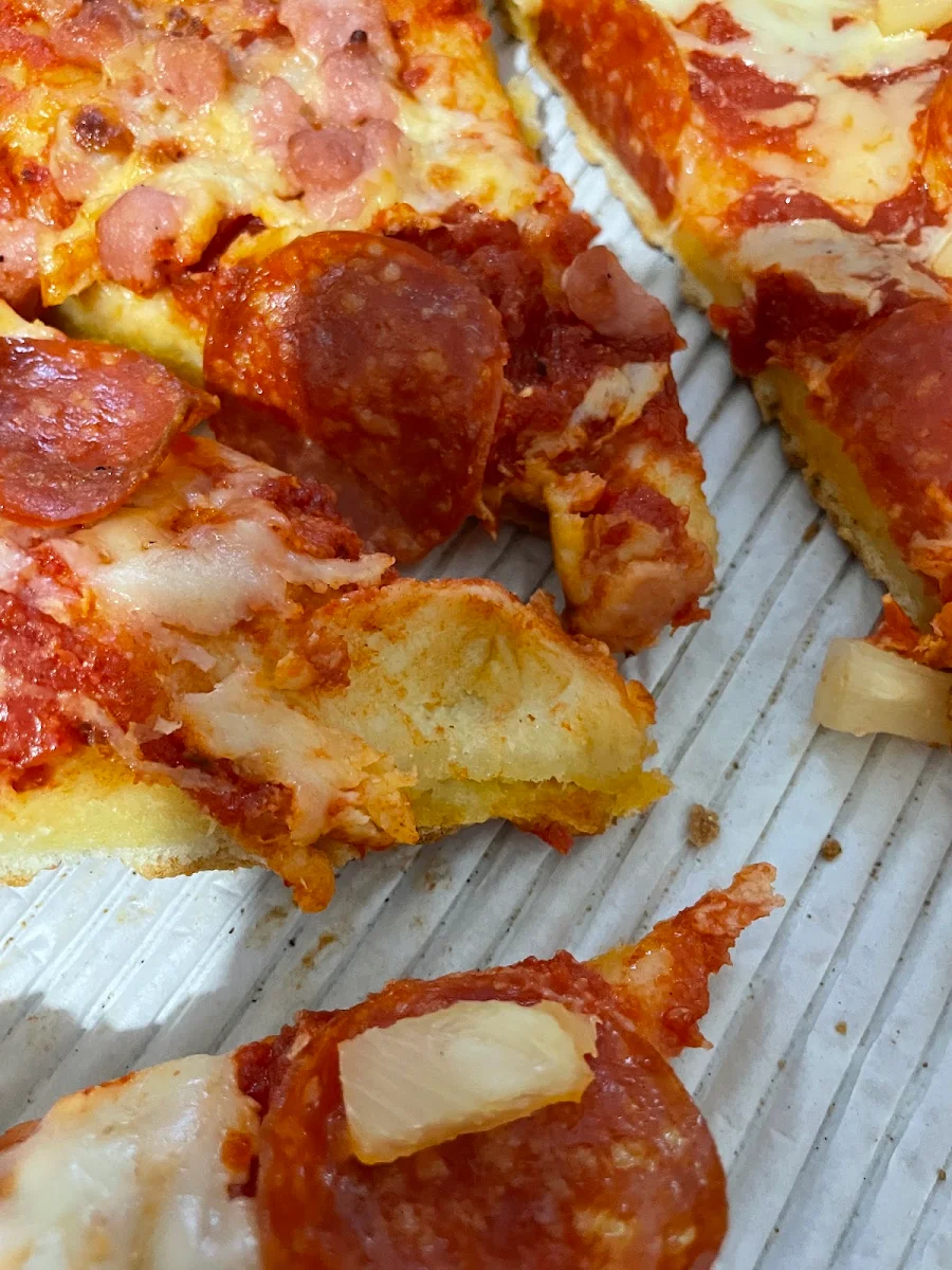 Keto Pepperoni Pizza