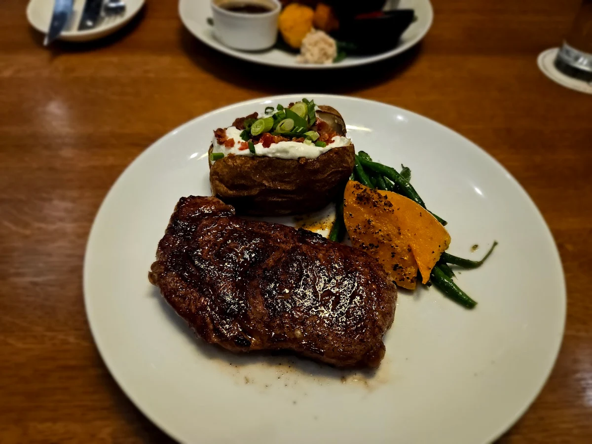 Smoked Rib Eye with Garlic Mashed Potatoes and Seasonal Veggies