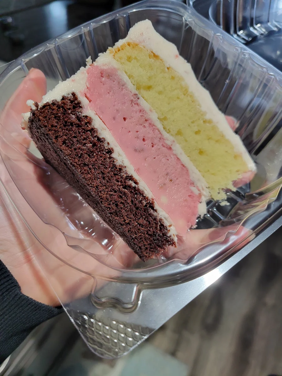 Neopoliton Cheesecake Slice
