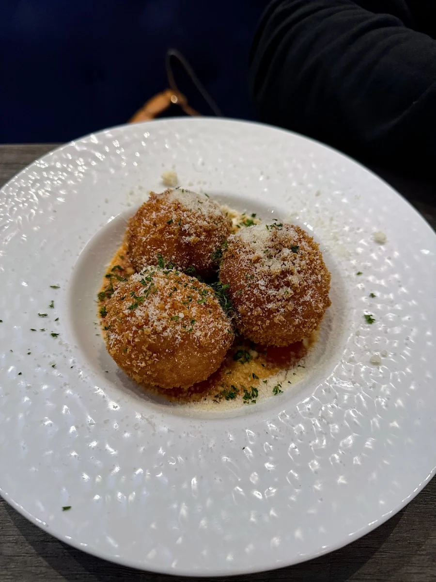 Arancini Riso, Via Mercanti Avenue